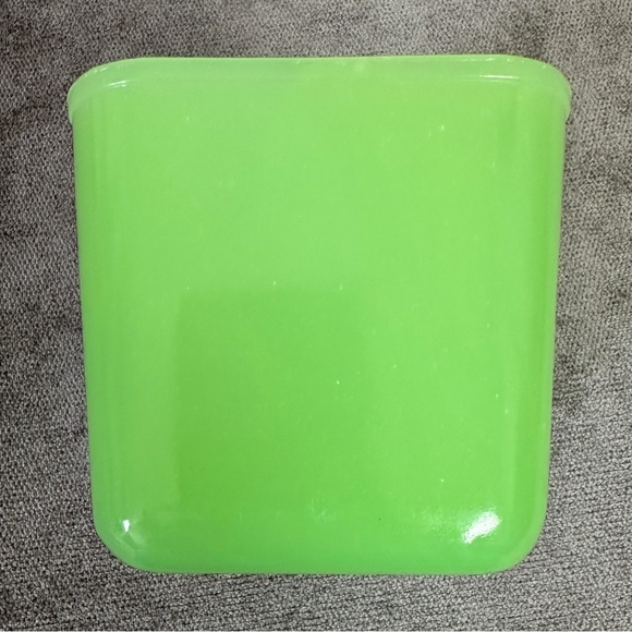 VINTAGE Jadeite Refrigerator Dish with Glass Lid - Picture 6 of 16
